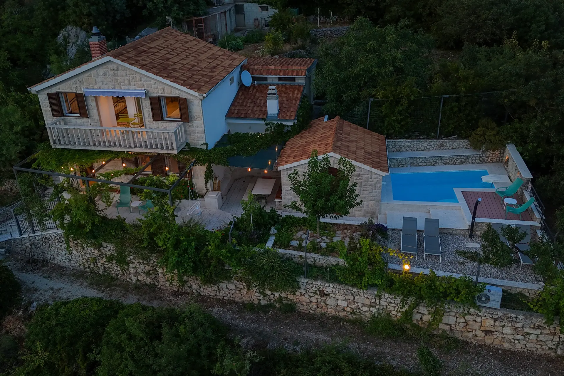 Aerial view of Villa Dalmatia surrounded by nature